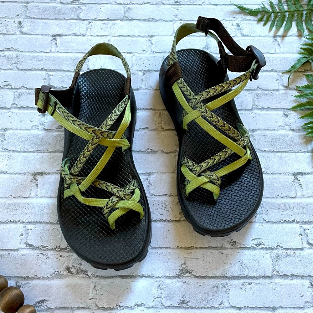 Chaco Two Strap Green Outdoor Sandals Women 8 Hiking Adventure Trendy Beach Cute